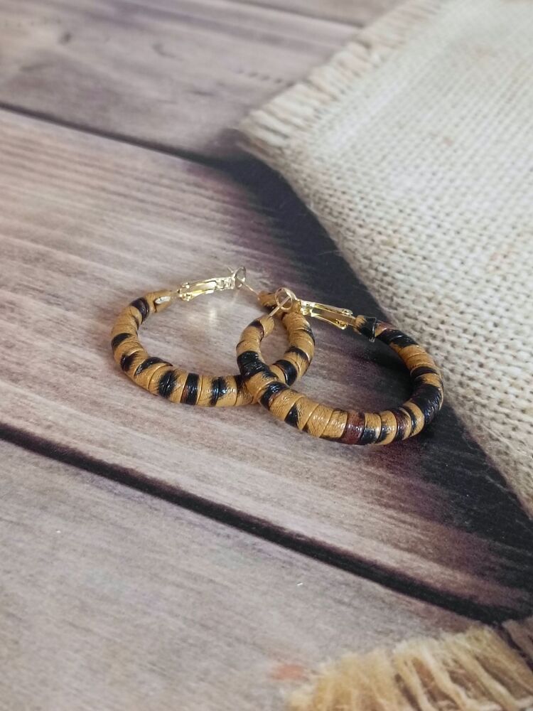 Deri Kaplama İnce Halka Leopar Küpe