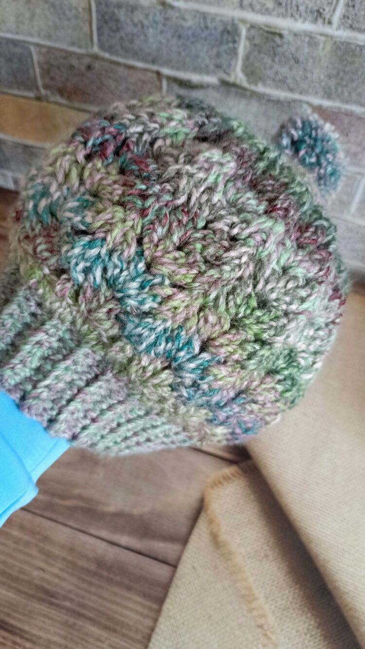 Pastel Yeşil -Kahverengi El Örgüsü Bere