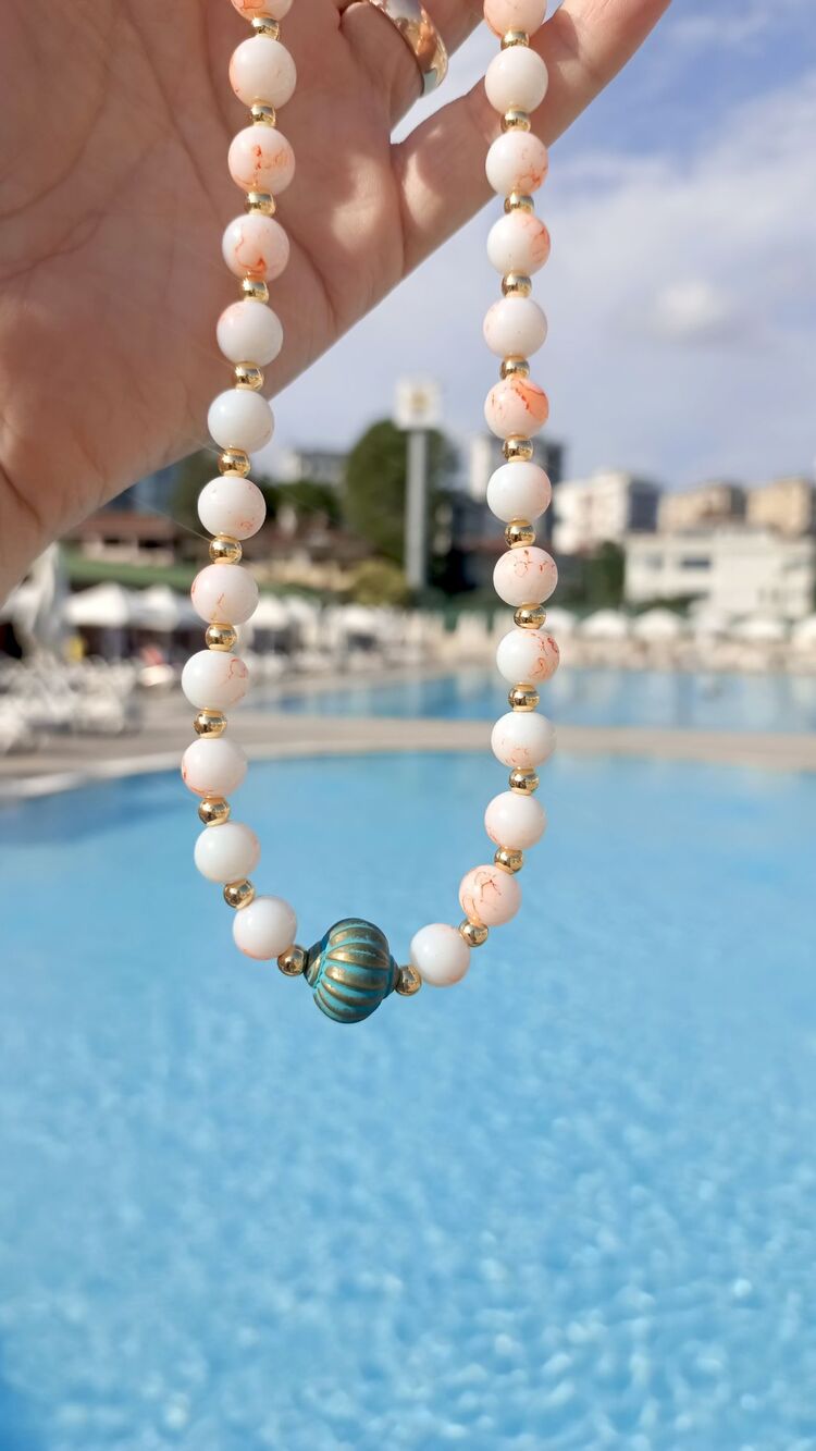 Doğaltaş Görünümlü Mercan Hareli Boncuk Kolye