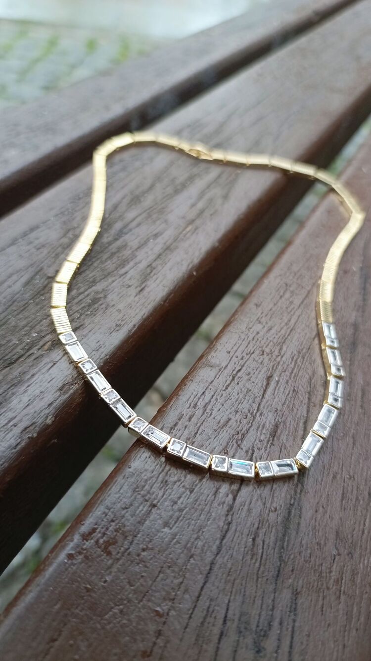 Marka Model Baget Taşlı Kolye