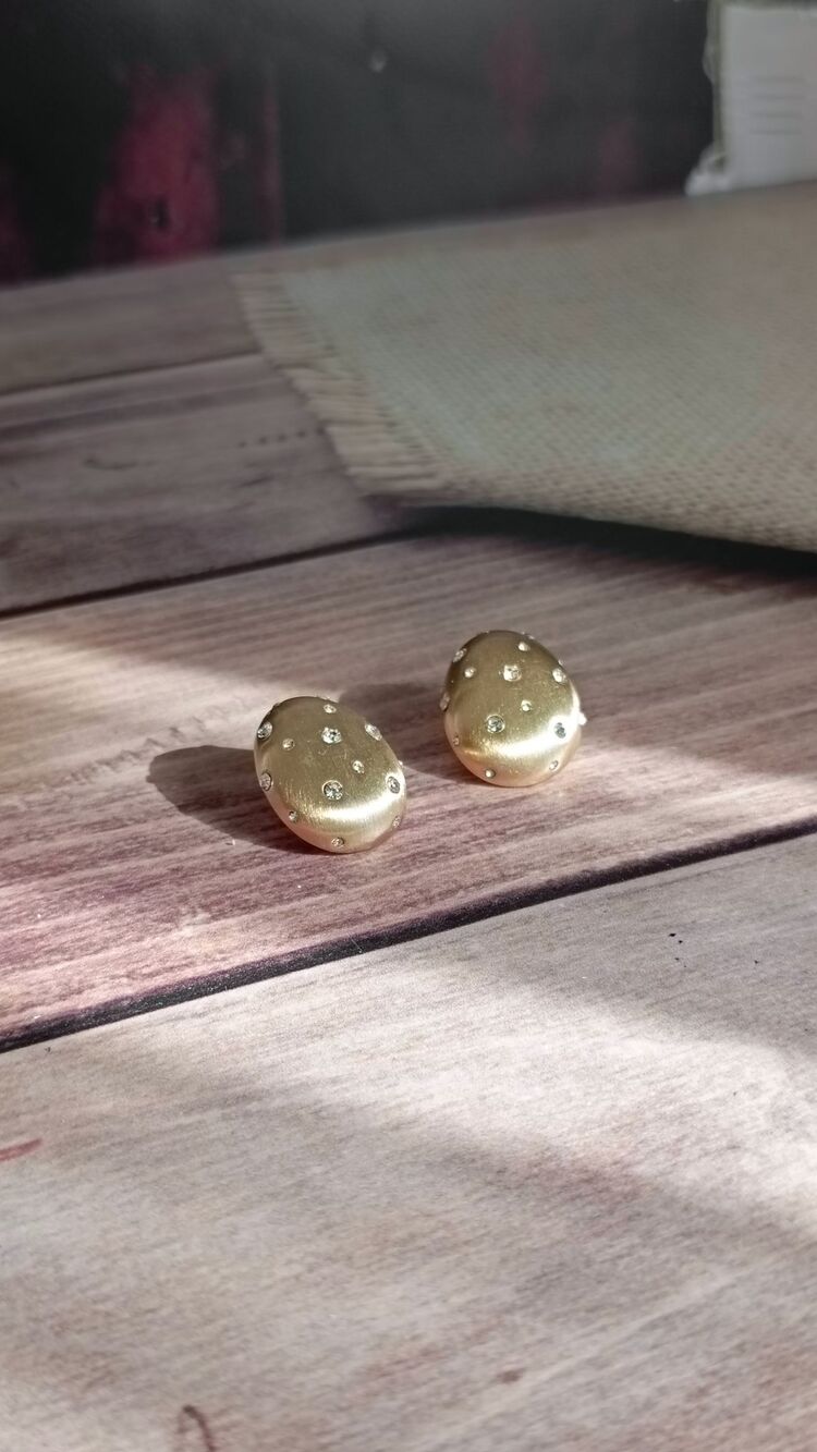 Taş Detaylı Mat Gold Küpe