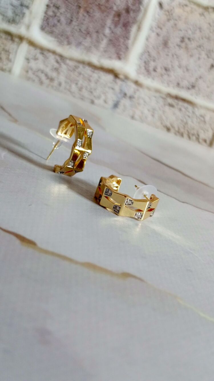 Marka Model Taşlı Altıgen Gold Küpe