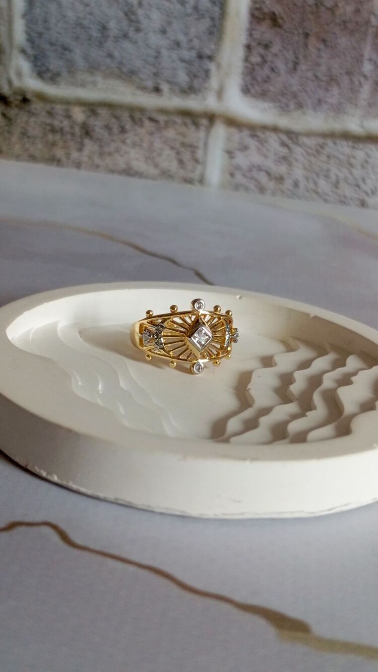 Taş Detaylı Gold Yüzük