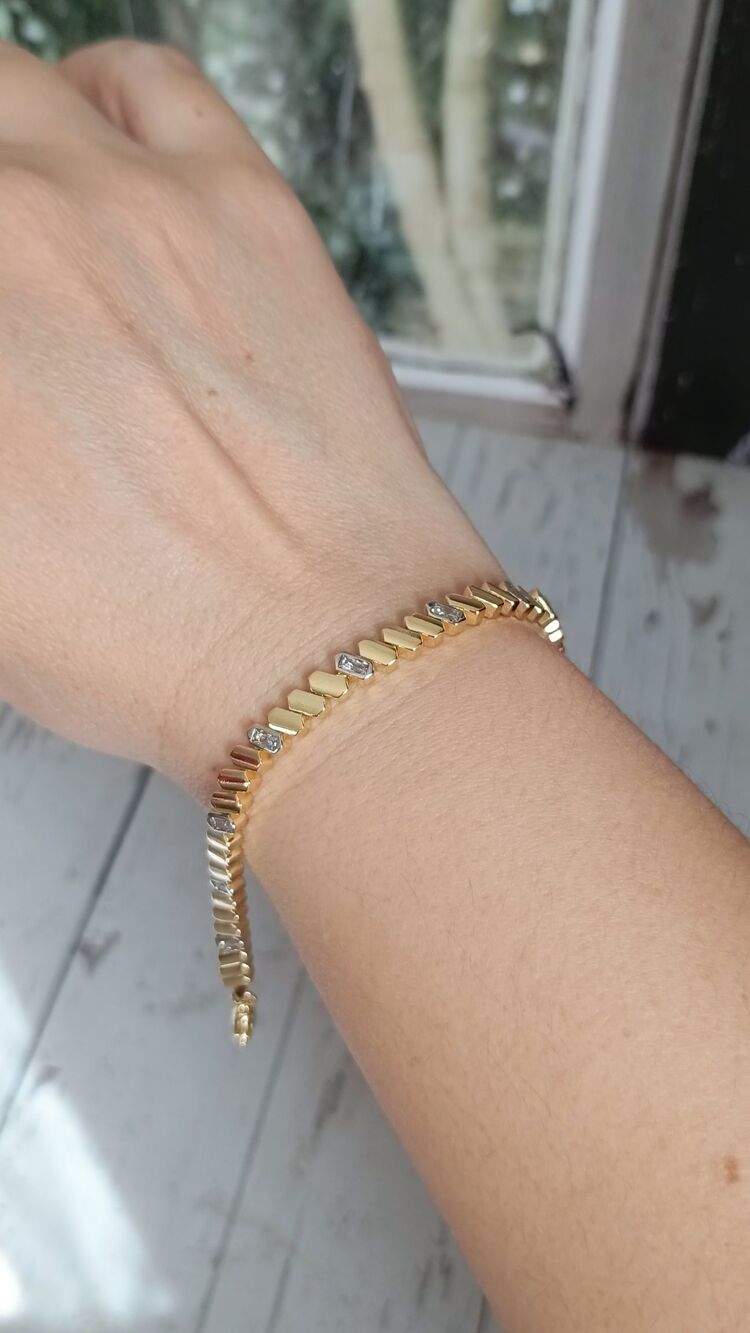 Zirkon Taş Detaylı Gold Plaka Model Bileklik