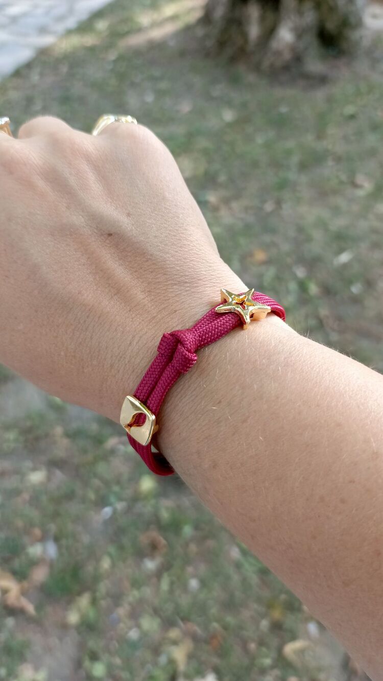 Gold Charmlı Bordo İp Bileklik