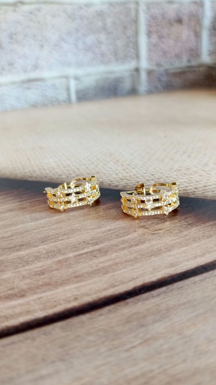 Gold Yıldız Detaylı Halka Küpe