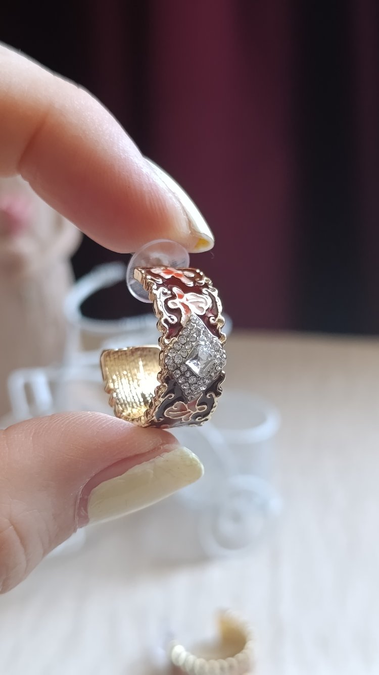 Taş Detaylı Bordo Mineli Halka Küpe