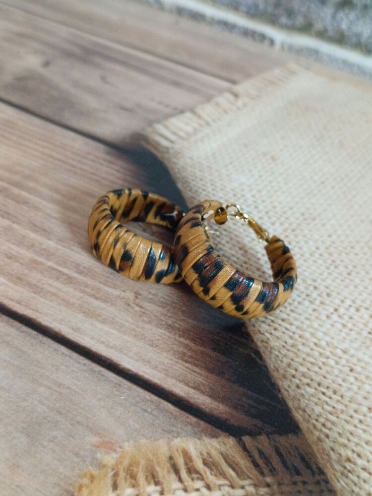 Deri Kaplama Büyük Halka Leopar Küpe