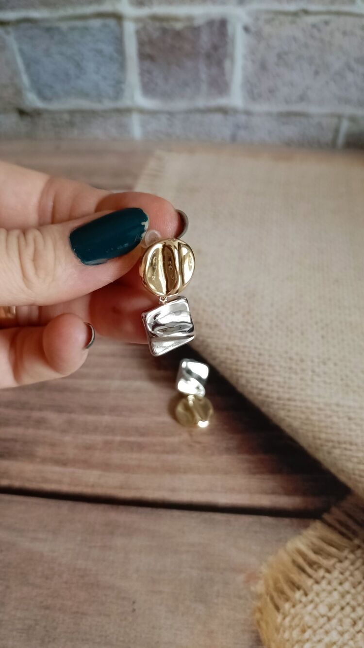 İki Renk Daire ve Kare Sallantılı Küpe