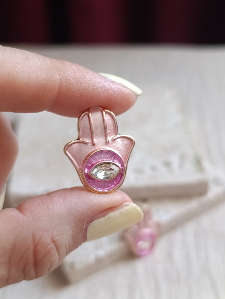 Pembe Mineli Fatma Ana Eli Küpe