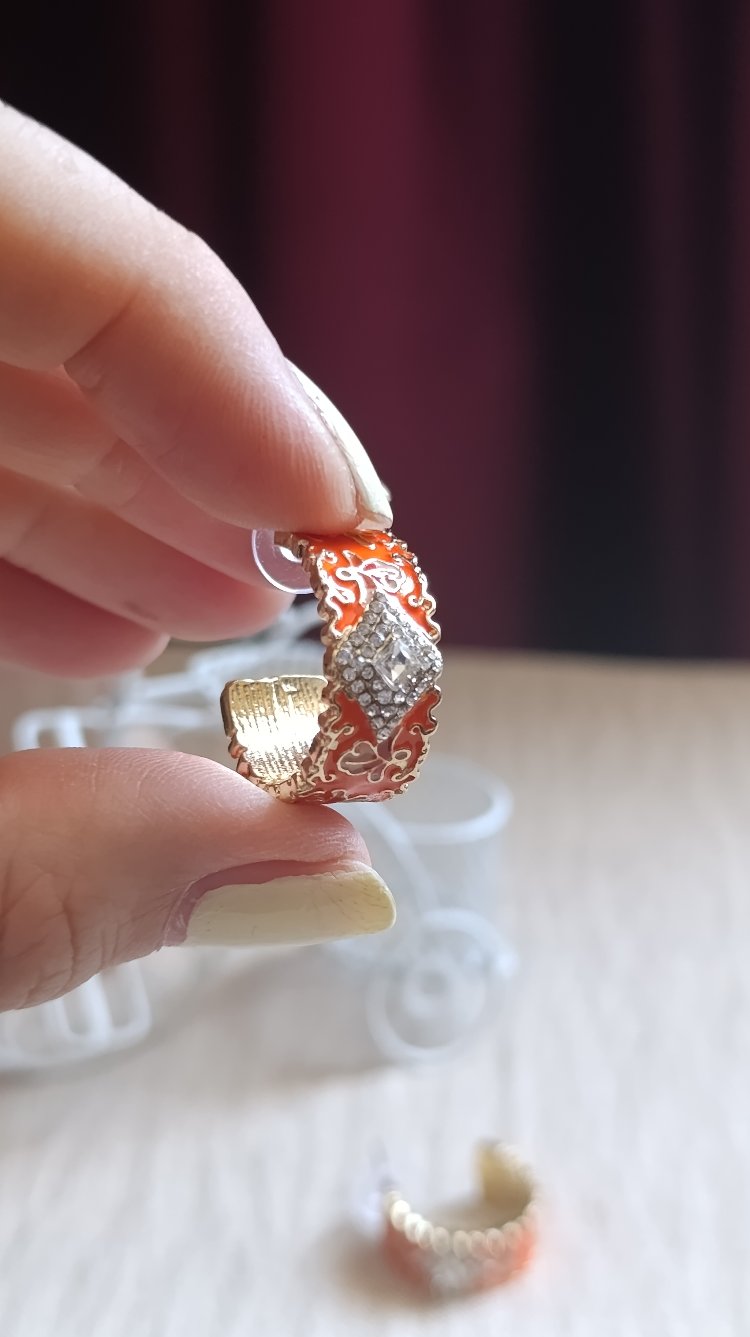 Taş Detaylı Turuncu Mineli Halka Küpe