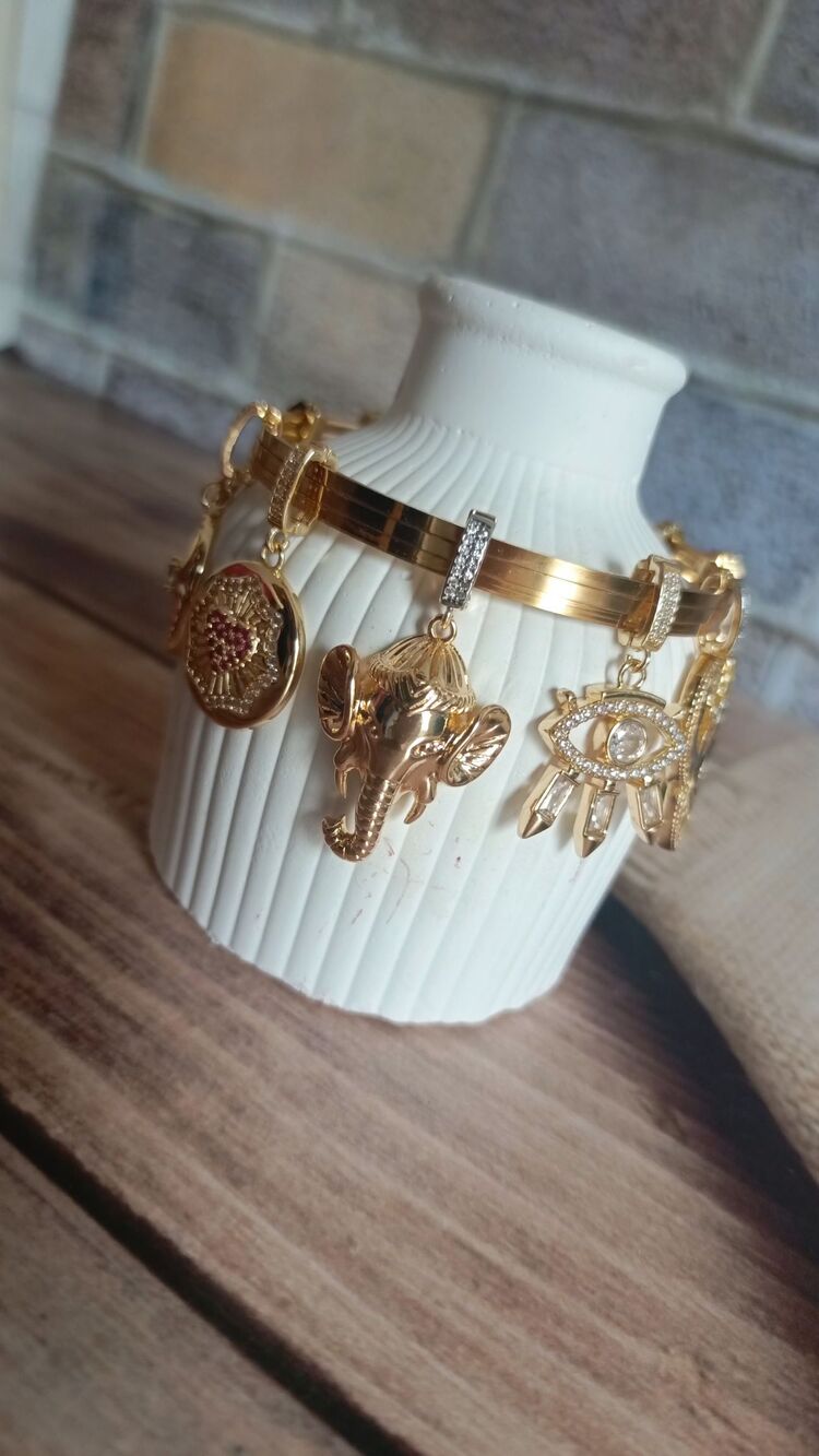 Fil Charm