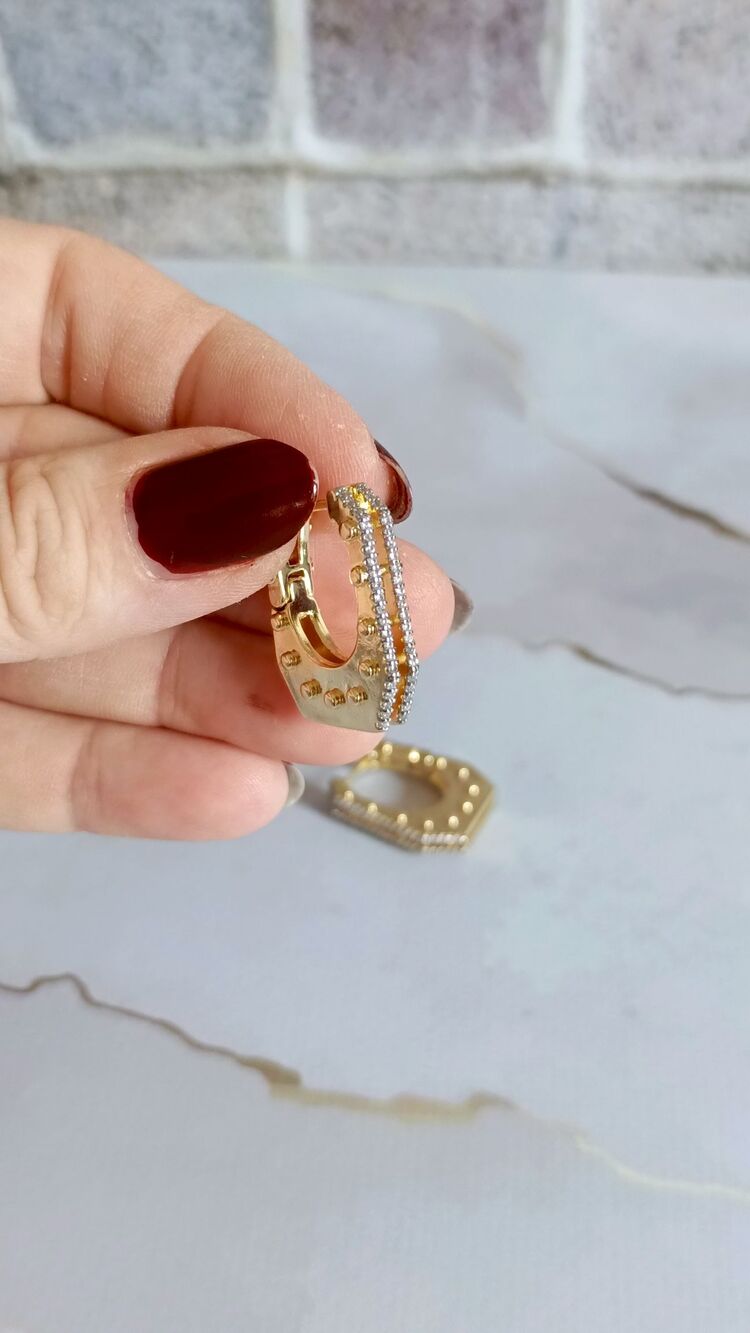Marka Model Özel Seri Oval Küpe