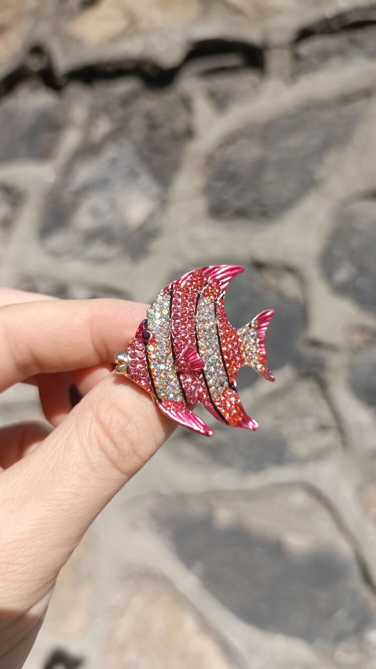 Zirkon Taşlı Pembe Balık Broş