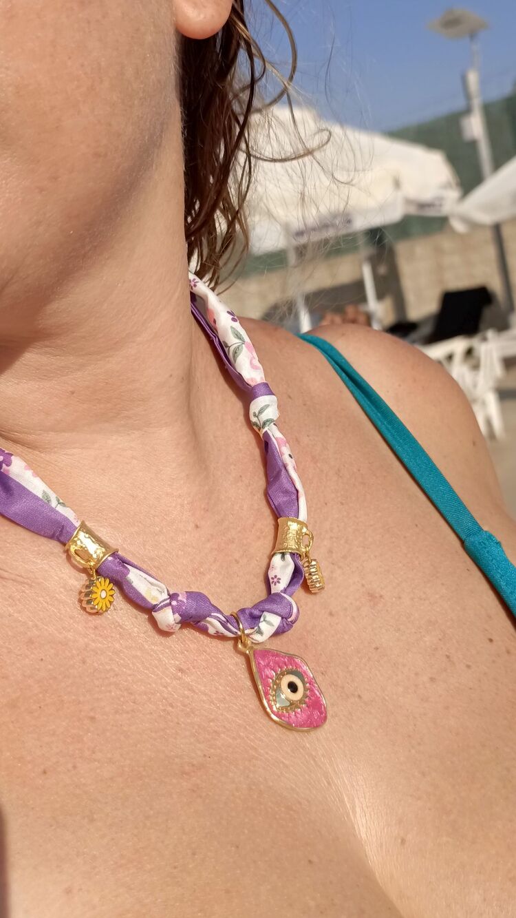 Pembe Nazar Detaylı Fular Kolye