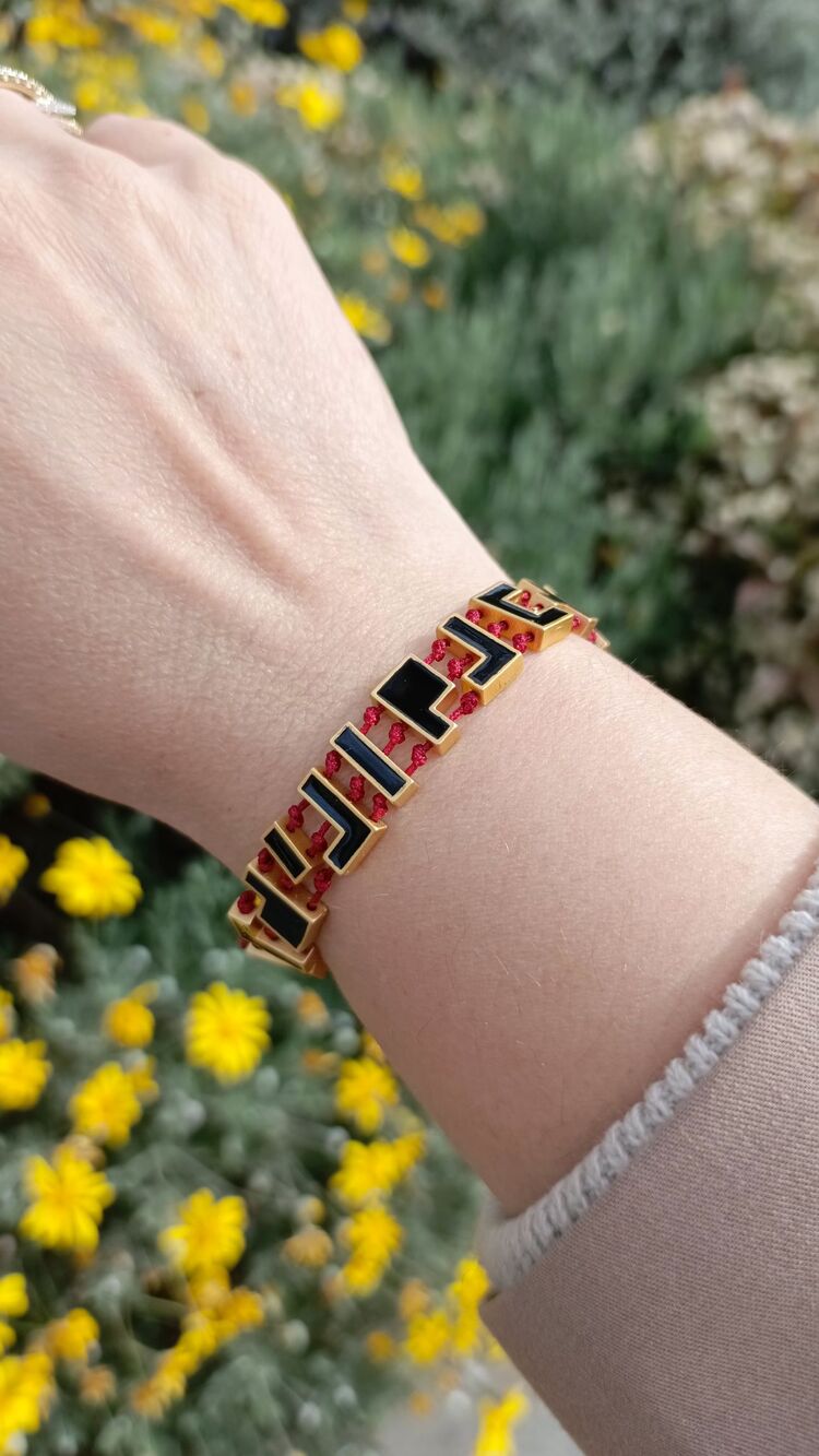 Siyah Mineli Tetris Model Bordo İpli Asansörlü Bileklik