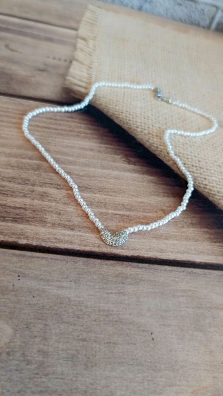 Zirkon Taşlı Kalp Detaylı İnci Kolye
