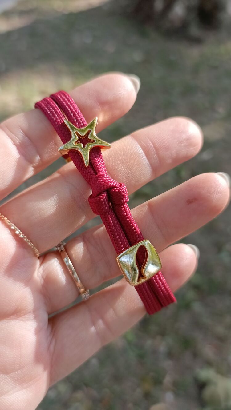 Gold Charmlı Bordo İp Bileklik