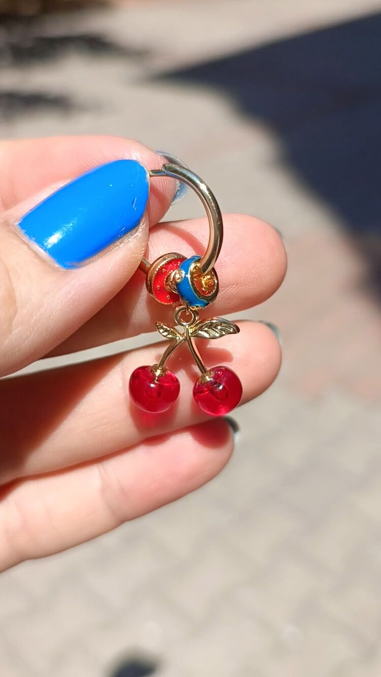 Kiraz Charmlı Küpe