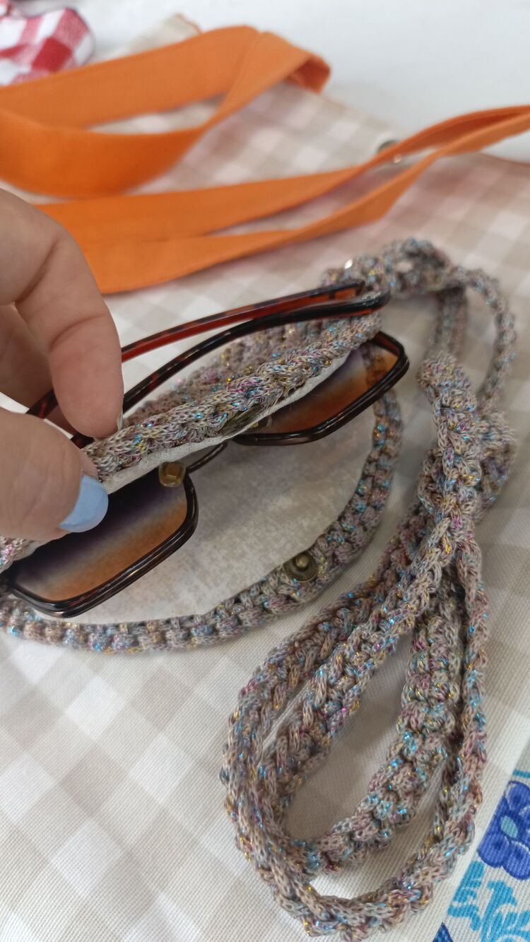 El Örgüsü Bej Gözlük Kılıfı