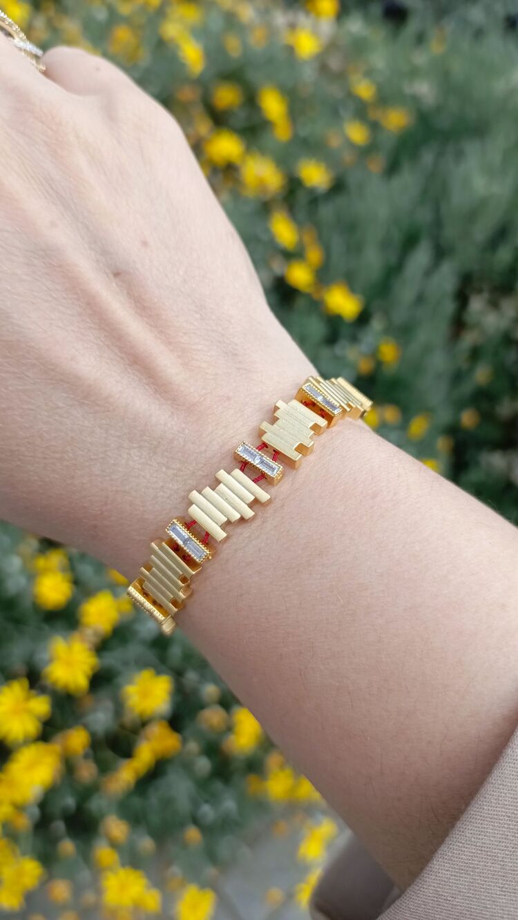 Mat Gold Zigzag Taş Detaylı Bordo İpli Asansörlü Bileklik