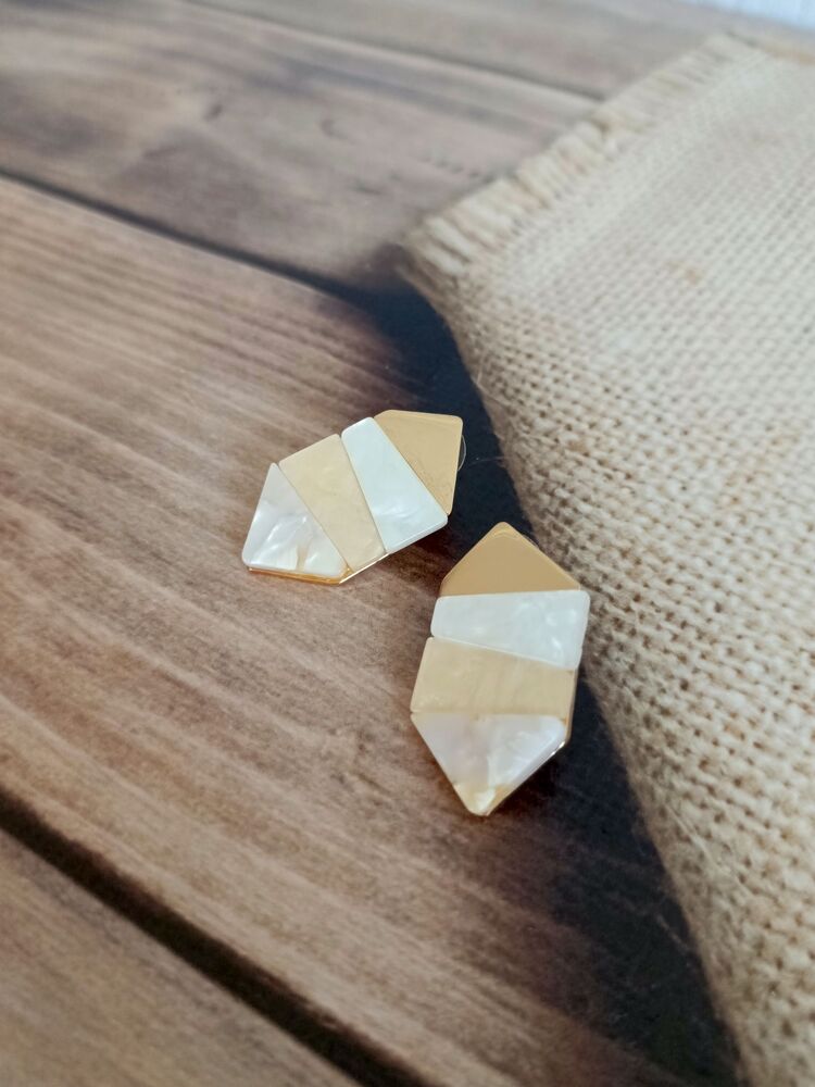 Yamuk Bej Gold Küpe