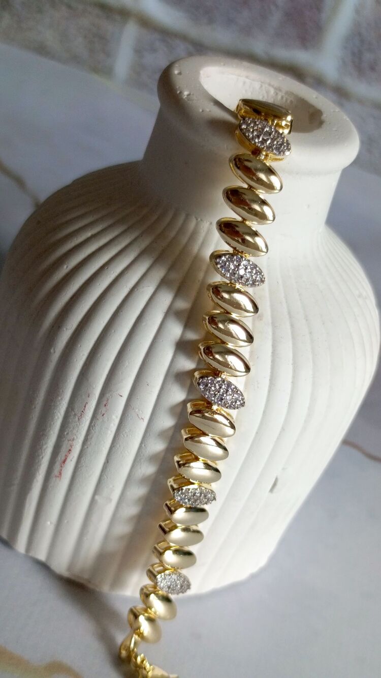Badem Model Gold Bileklik