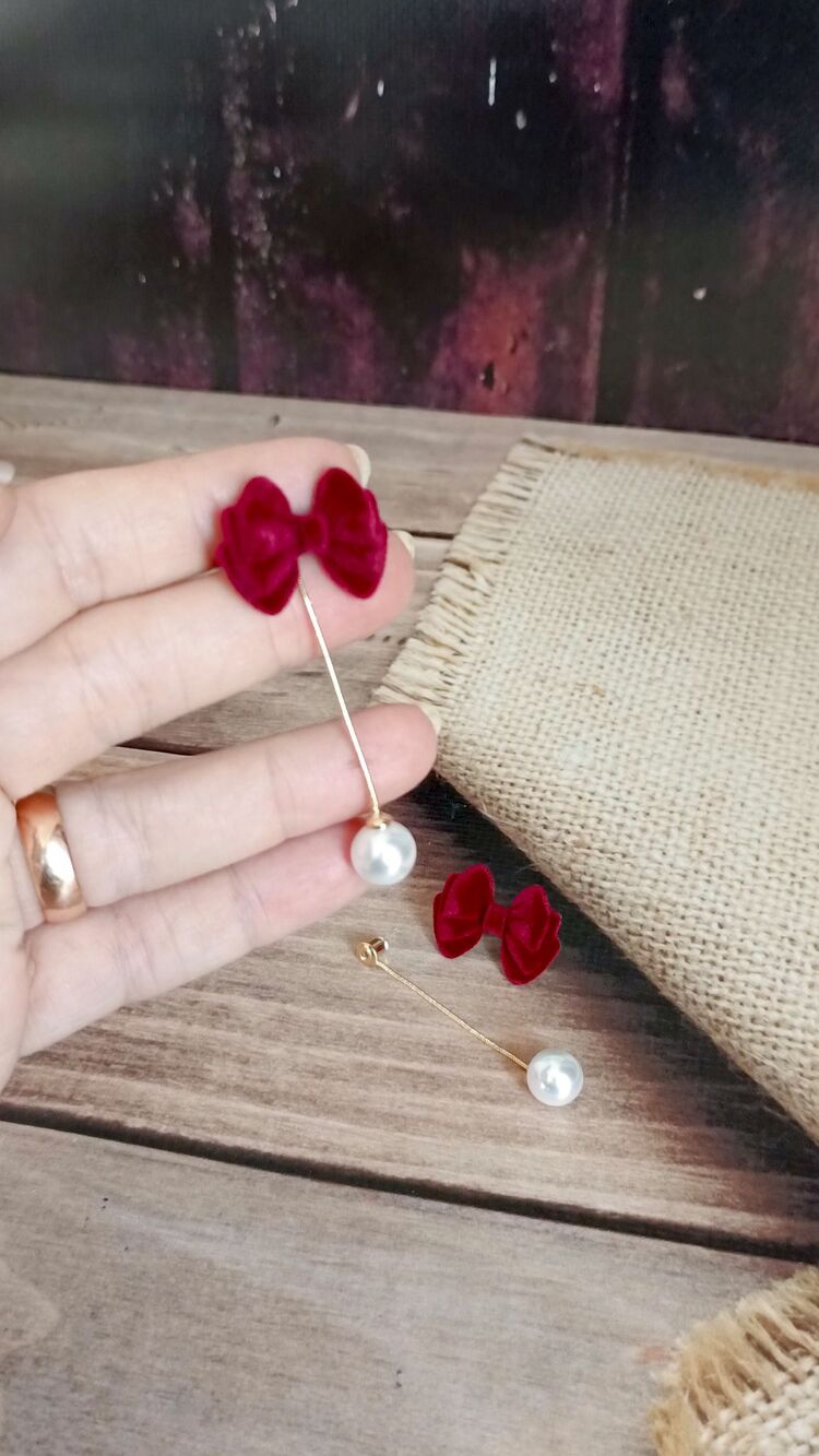 İnci Detaylı Bordo Fiyonk Küpe