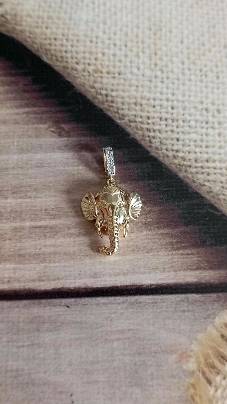 Fil Charm