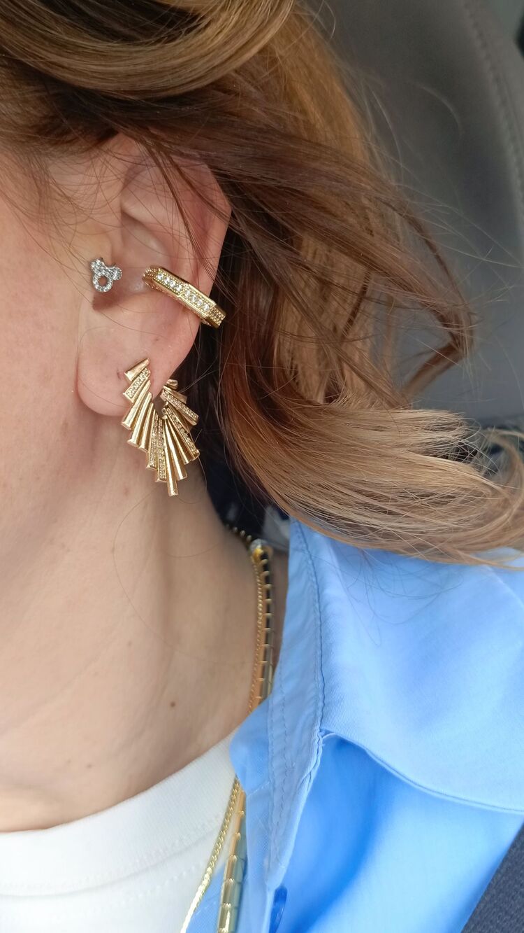Zirkon Taş Detaylı Gold Zigzag Küpe