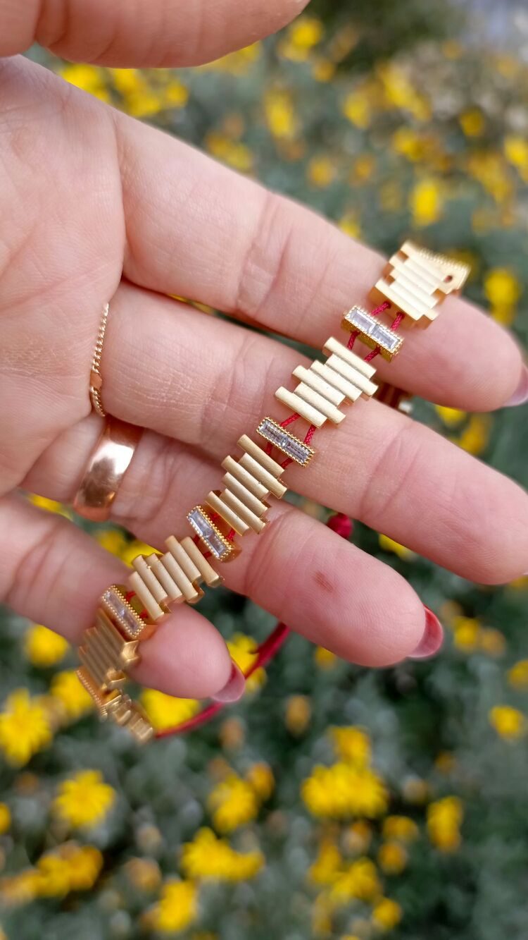 Mat Gold Zigzag Taş Detaylı Bordo İpli Asansörlü Bileklik