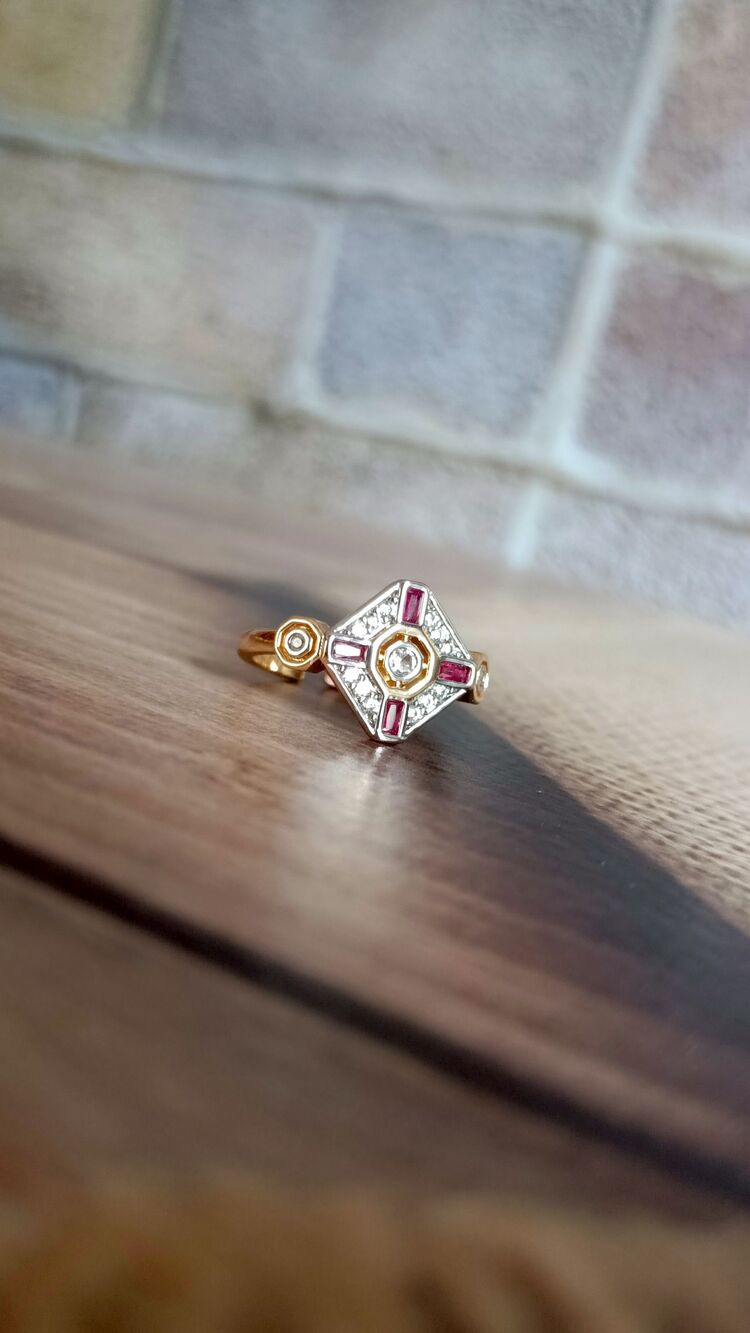 Pembe Taş Detaylı Kare Yüzük