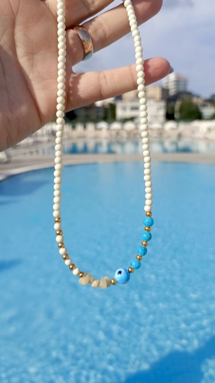 Nazar Detaylı Beyaz Boncuk Kolye