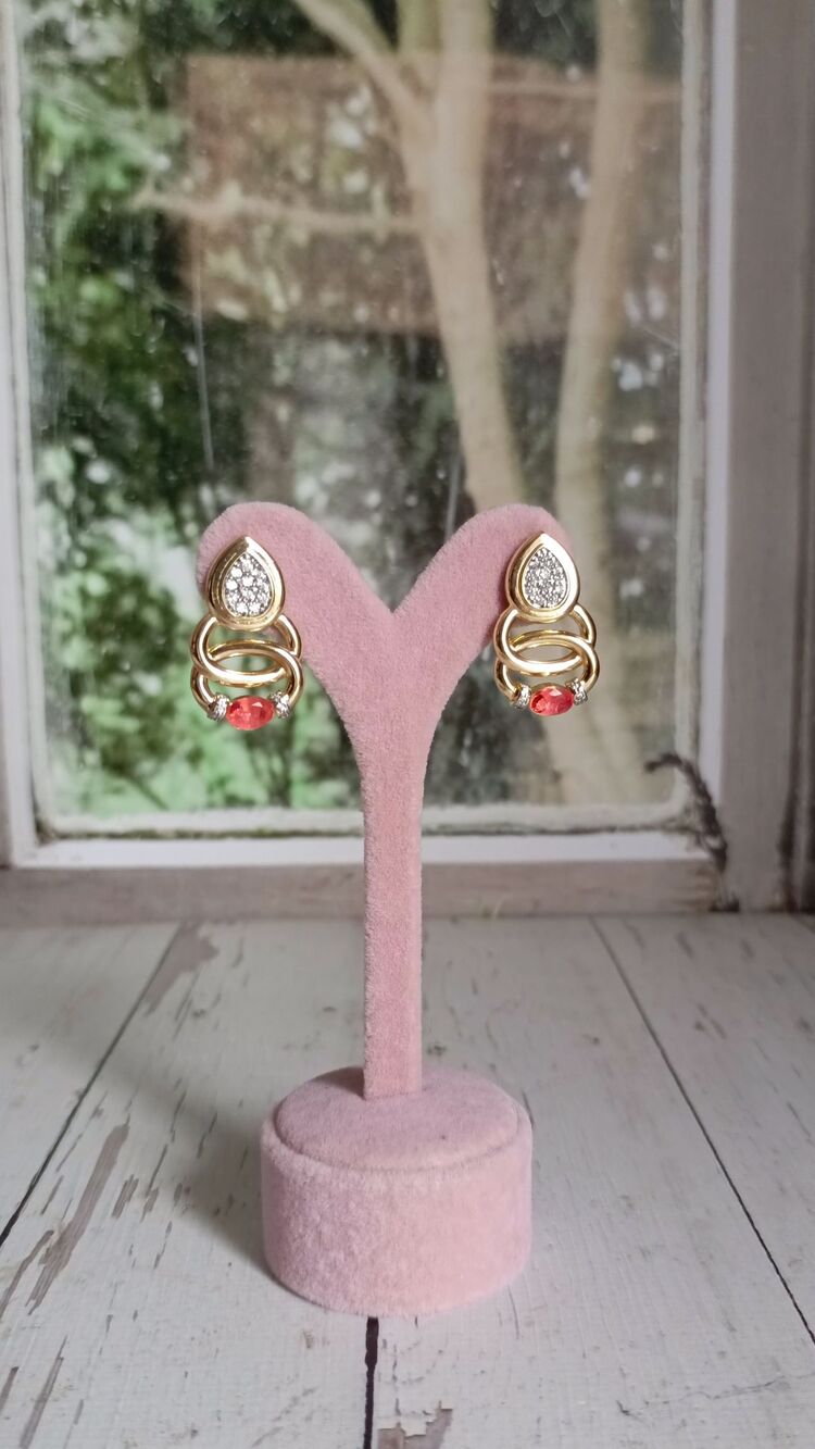 Pembe Taş Detaylı Küpe
