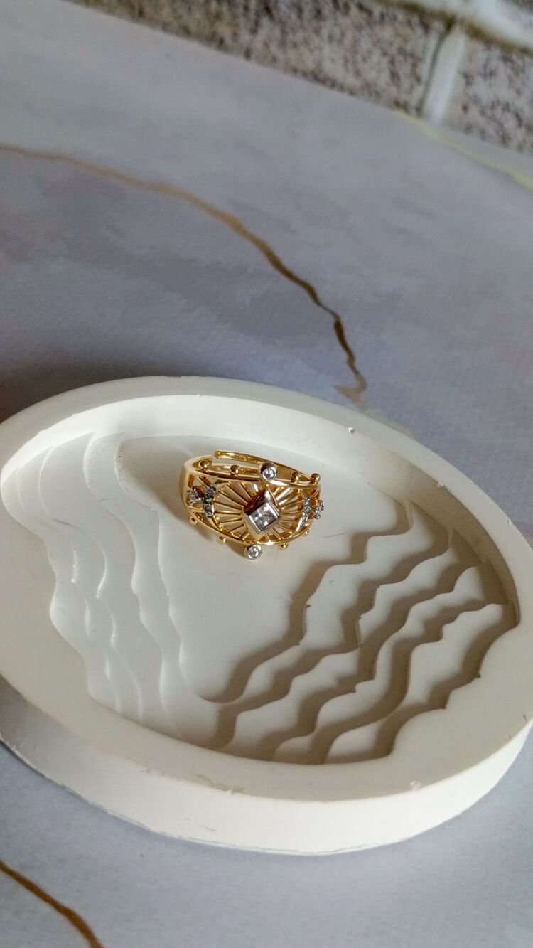Taş Detaylı Gold Yüzük