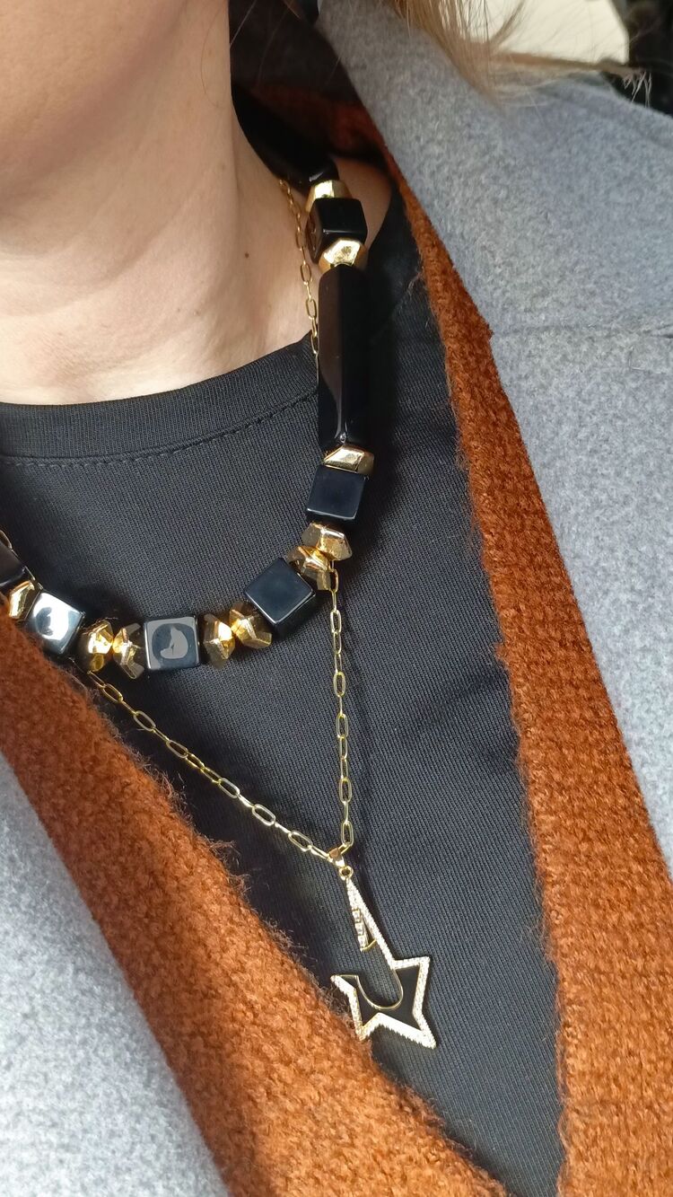 Marka Model Siyah Mineli Yıldız Kolye