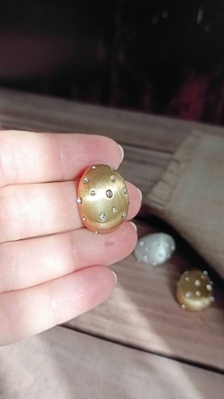 Taş Detaylı Mat Gold Küpe