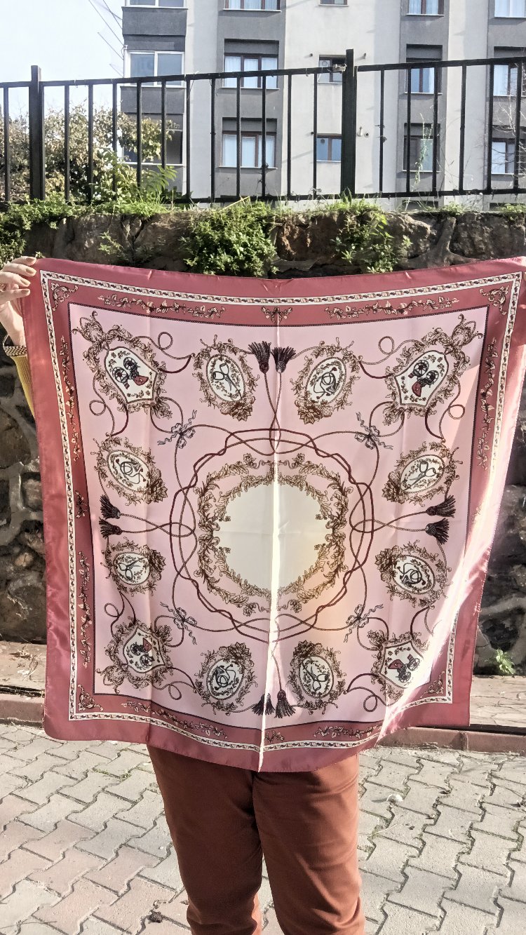 Pudra Pembe Çiçek Desenli Fular