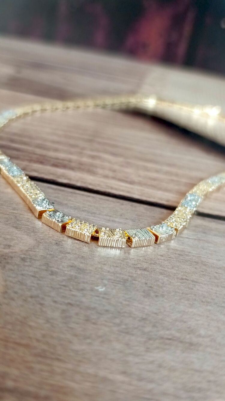Marka Model Zirkon Taş Detaylı Dokulu Gold Kolye