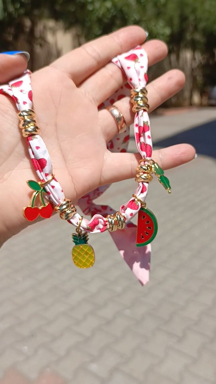 Meyve Charmlı Çilek Fular Kolye