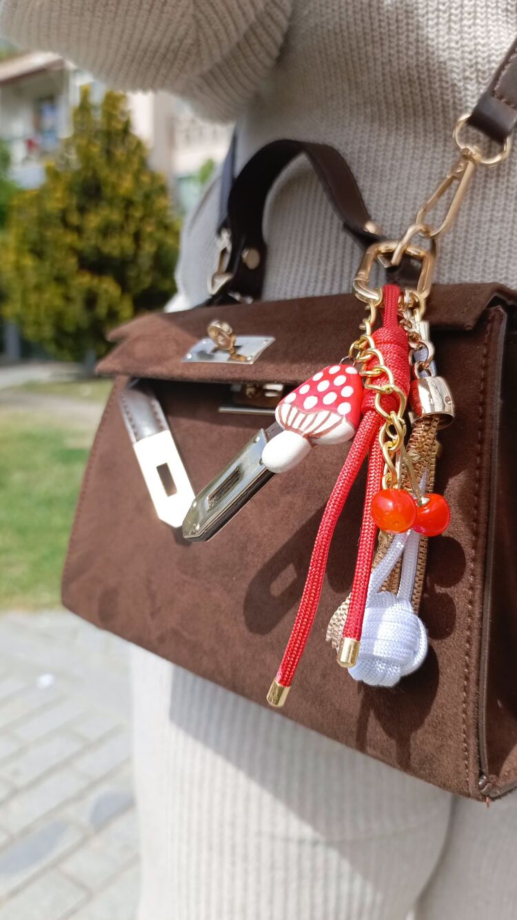 Mantar ve Kiraz Detaylı Beyaz Charm