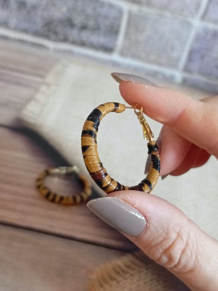Deri Kaplama İnce Halka Leopar Küpe