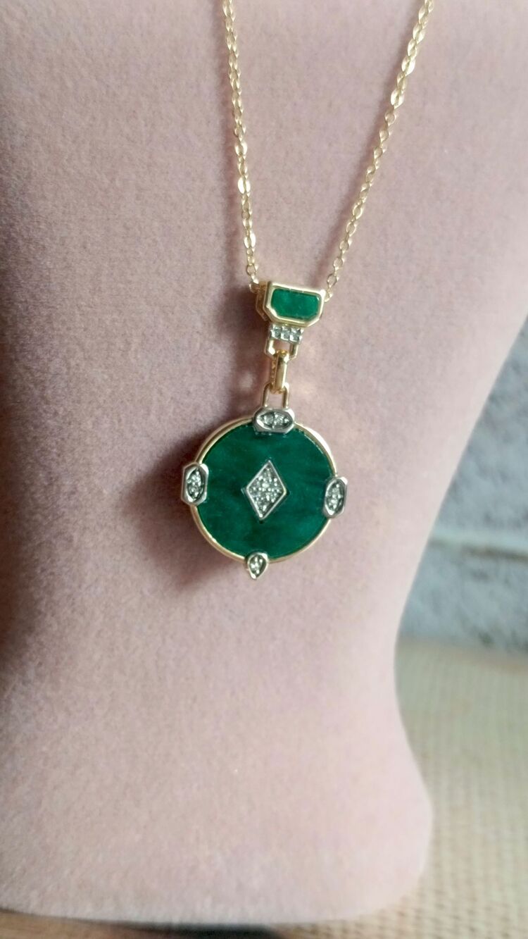 Yeşil Mineli Daire Marka Model Kolye