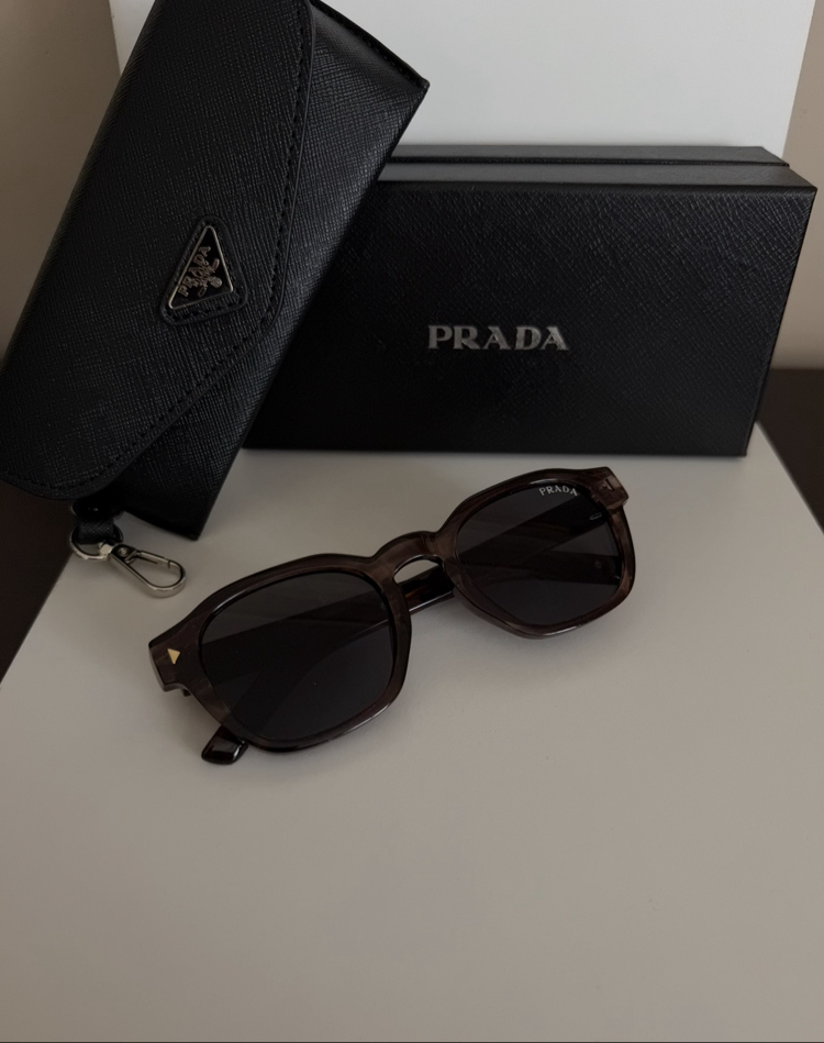 PRADA VIP 3490