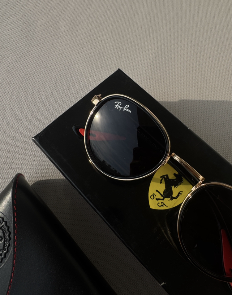 Ray-Ban Ferrari Gold çerçeve 