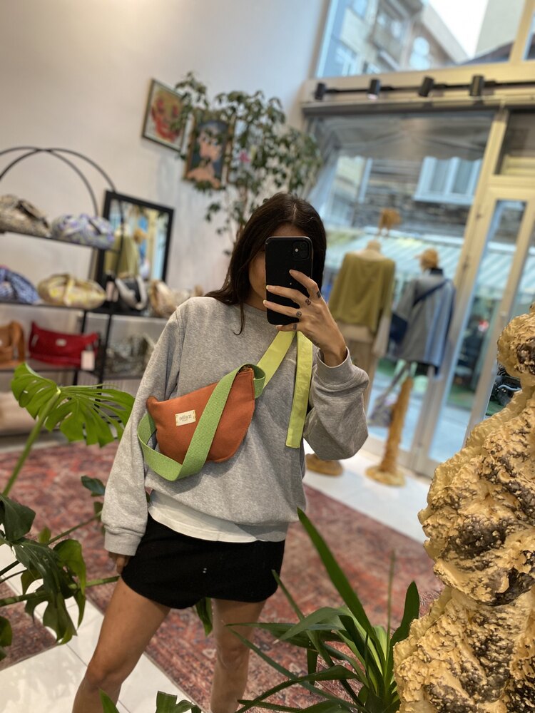 Marshmallow crossbody belt 