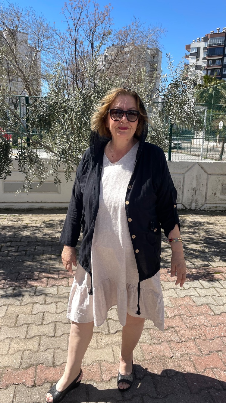 Kapşonlu Siyah Simli Pullu Mont