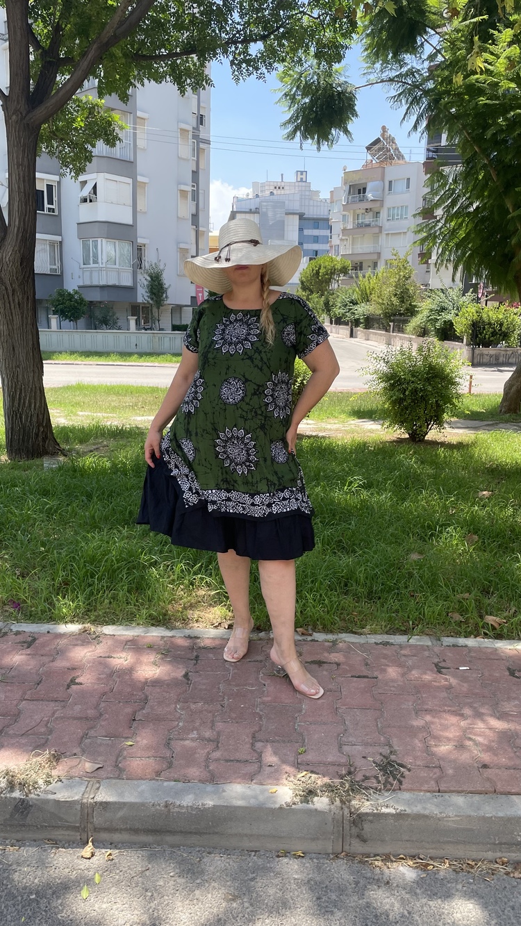 Haki Yeşil Beyaz Motifli Cift Kat Tülbent Elbise