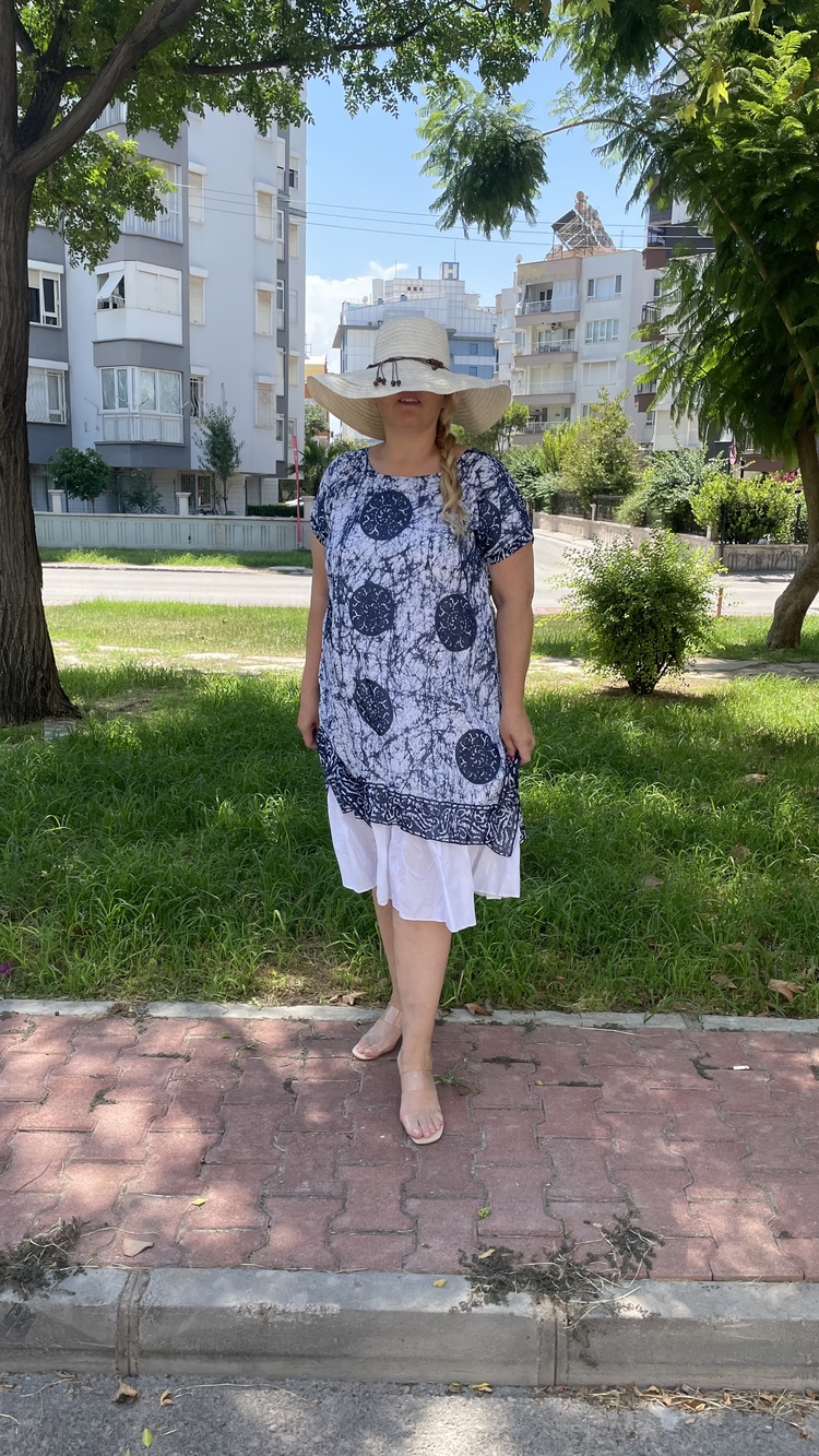 Beyaz Üzeri Lacivert Cift Kat Tülbent Elbise
