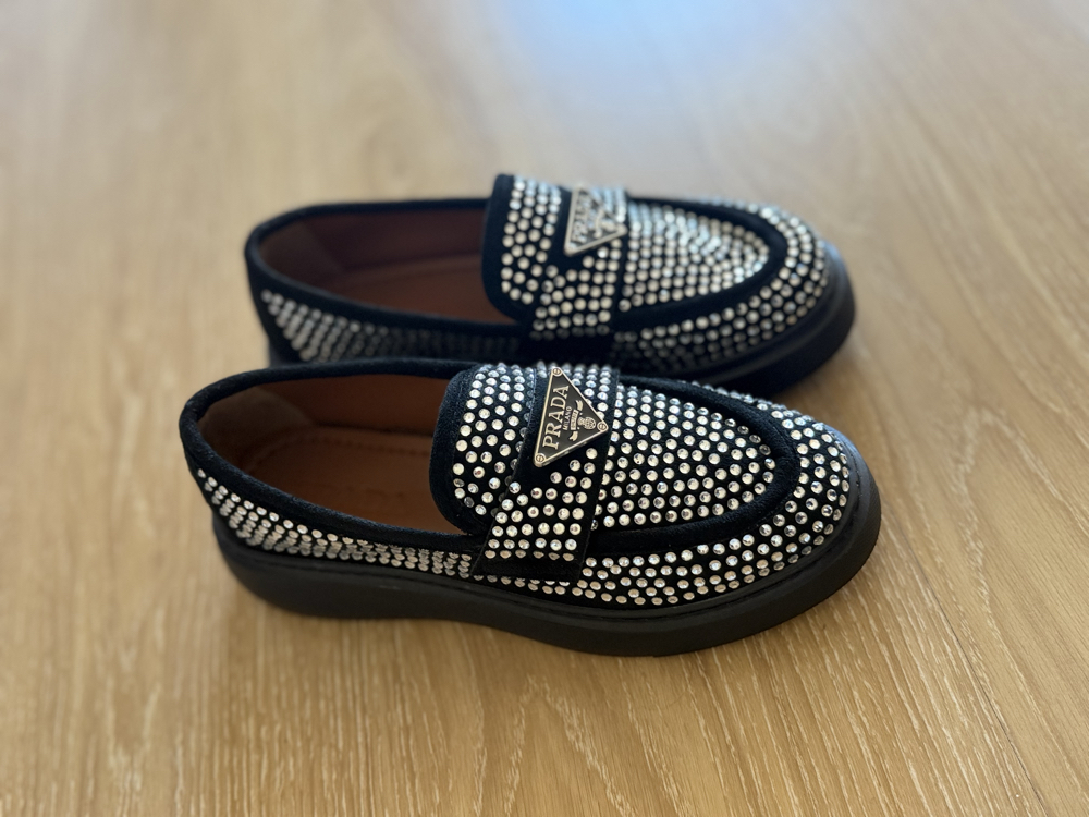 Prada taşlı babet
